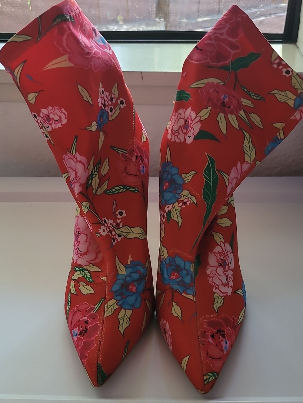ICONIC Aldo Red Floral Pointed Toe Heeled Boots NEW 8.5